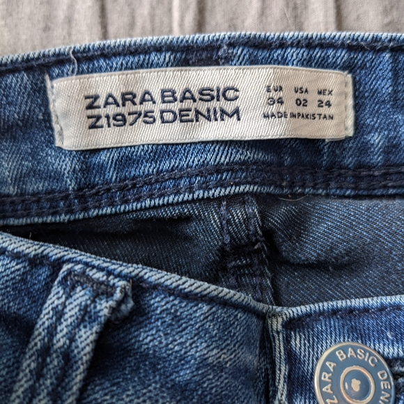 Zara High Waisted Jeans - Picture 3 of 3